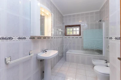 Moradia T3 para Venda em Moreira do Rei e Várzea Cova