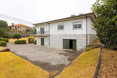 Moradia T3 para Venda em Moreira do Rei e Várzea Cova