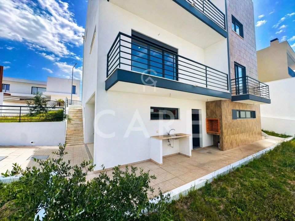 Moradia T5 para Venda em Laranjeiro e Feijó Foto 4