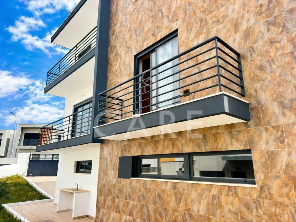 Moradia T5 para Venda em Laranjeiro e Feijó Foto 5