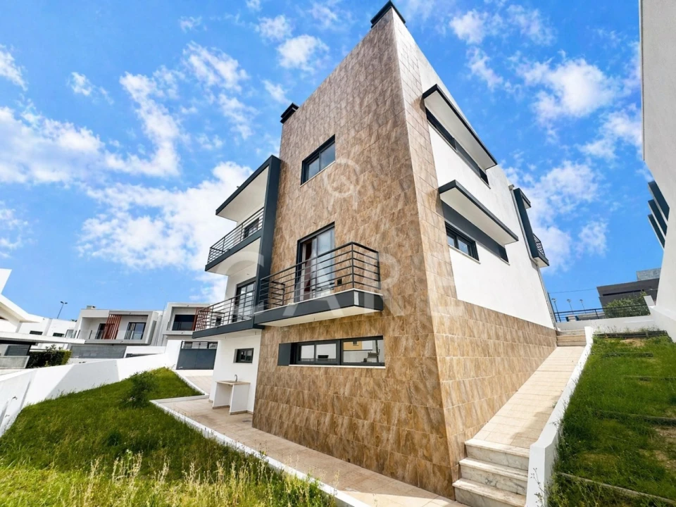 Moradia T5 para Venda em Laranjeiro e Feijó Foto 6