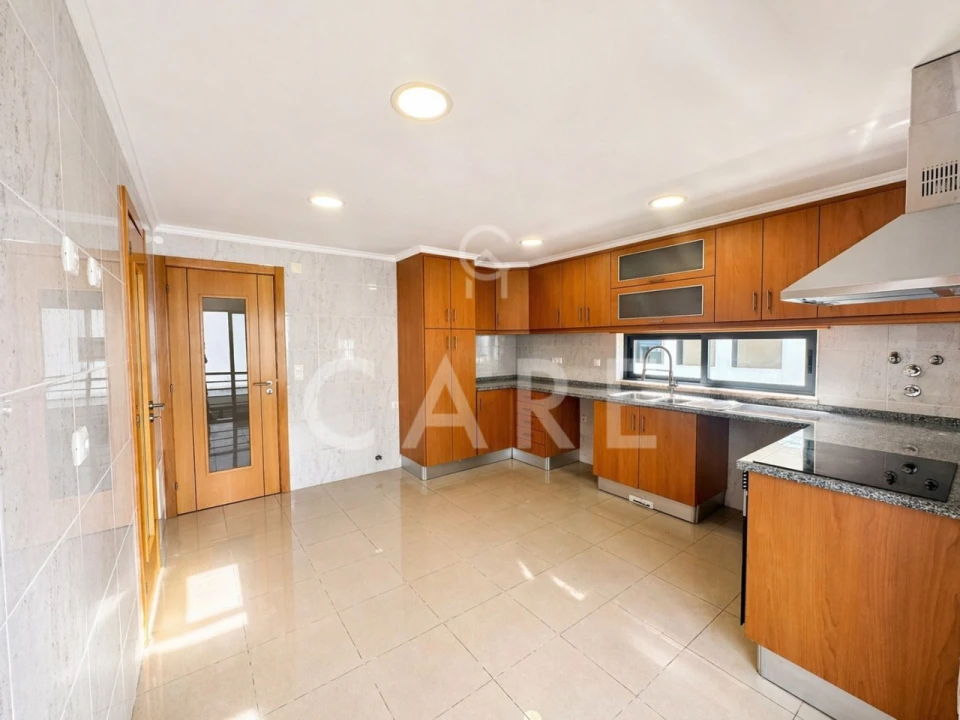 Moradia T5 para Venda em Laranjeiro e Feijó Foto 8