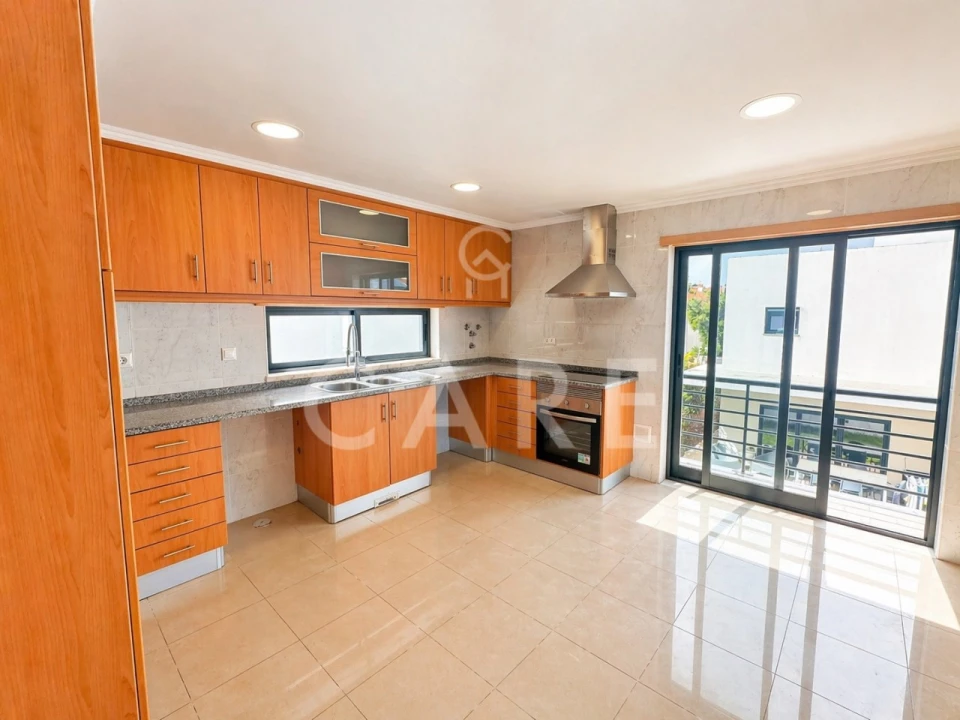 Moradia T5 para Venda em Laranjeiro e Feijó Foto 9