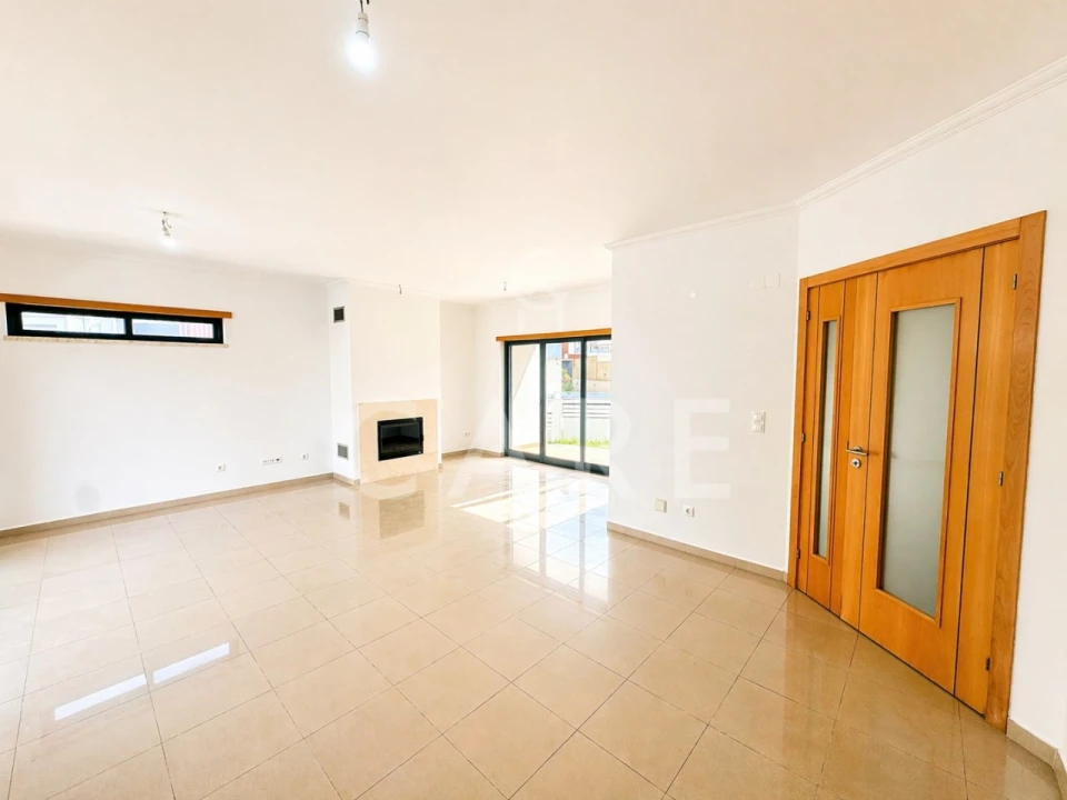 Moradia T5 para Venda em Laranjeiro e Feijó Foto 12