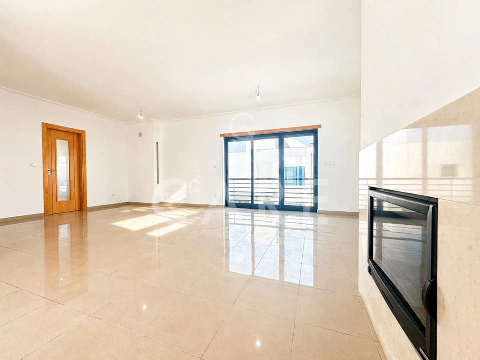 Moradia T5 para Venda em Laranjeiro e Feijó Foto 13