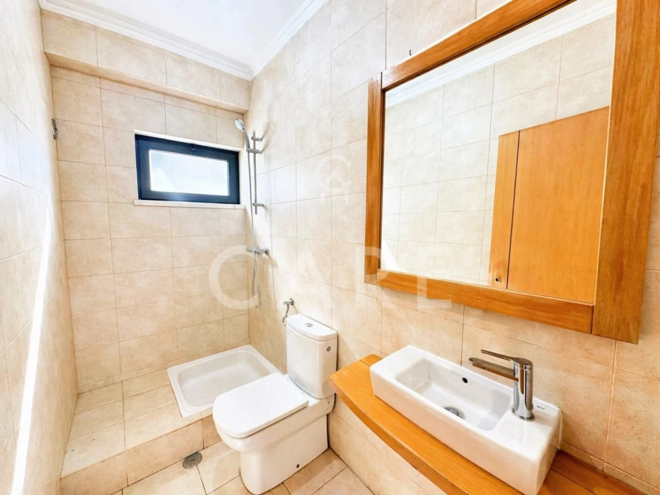 Moradia T5 para Venda em Laranjeiro e Feijó Foto 15