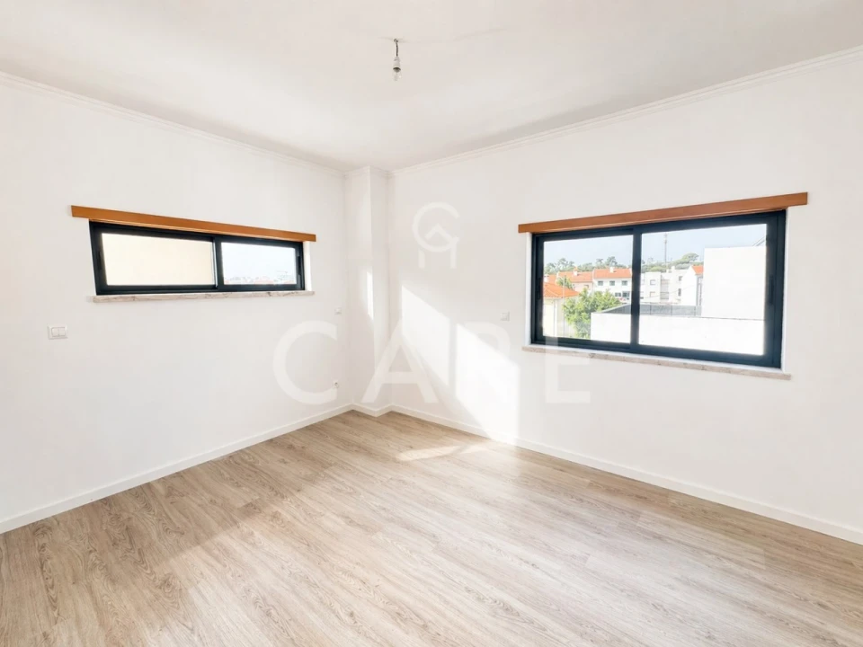 Moradia T5 para Venda em Laranjeiro e Feijó Foto 24