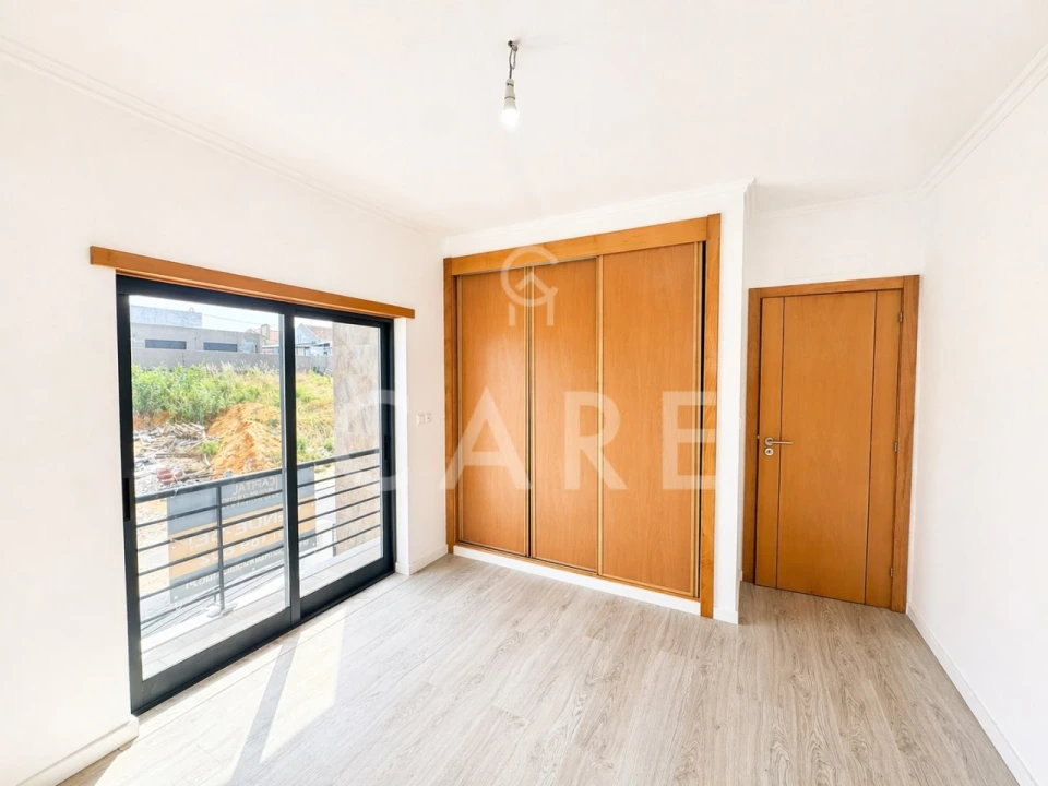 Moradia T5 para Venda em Laranjeiro e Feijó Foto 25