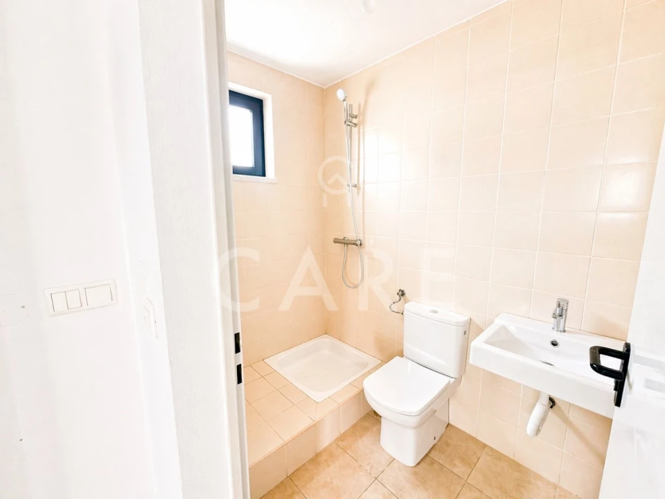 Moradia T5 para Venda em Laranjeiro e Feijó Foto 29