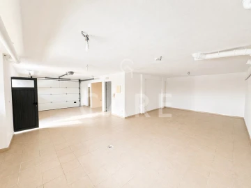 Moradia T5 para Venda em Laranjeiro e Feijó