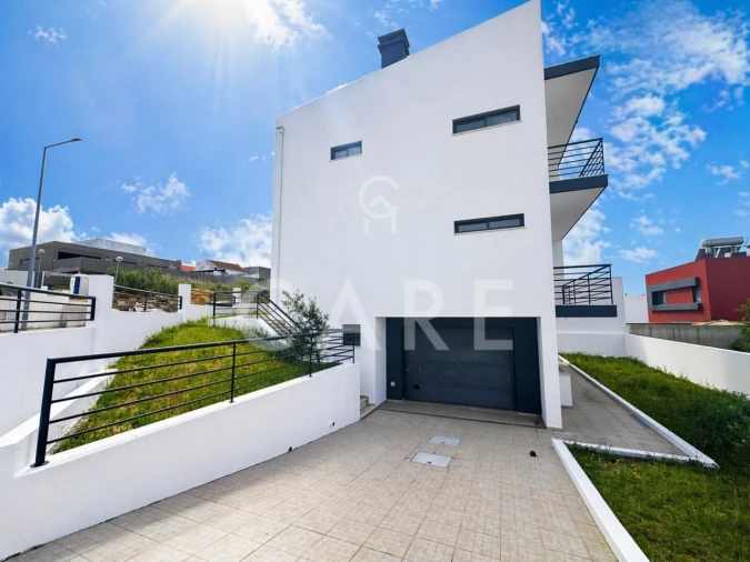 Moradia T5 para Venda em Laranjeiro e Feijó Foto 2