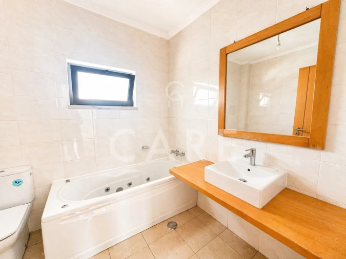 Moradia T5 para Venda em Laranjeiro e Feijó Foto 23