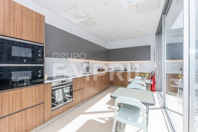 Moradia T4 para Venda em Santa Marinha e São Pedro da Afurada