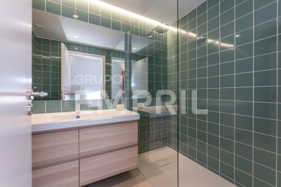 Moradia T4 para Venda em Santa Marinha e São Pedro da Afurada