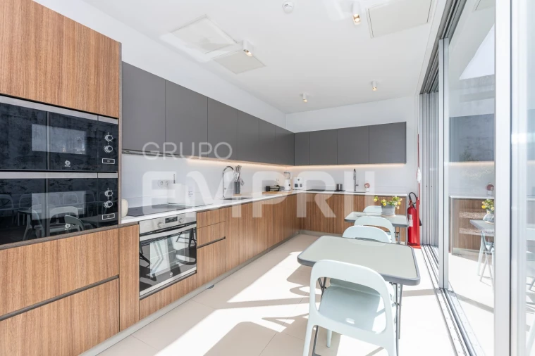 Moradia T4 para Venda em Santa Marinha e São Pedro da Afurada Foto 13