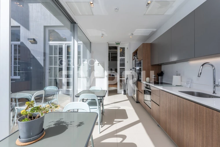 Moradia T4 para Venda em Santa Marinha e São Pedro da Afurada Foto 14