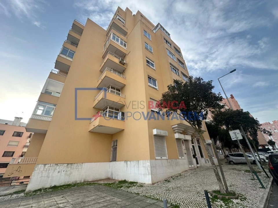 Apartamento T2 para Venda em Rio de Mouro Foto 6