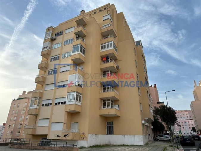 Apartamento T2 para Venda em Rio de Mouro Foto 2