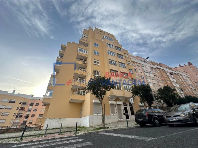 Apartamento T2 para Venda em Rio de Mouro Foto 7