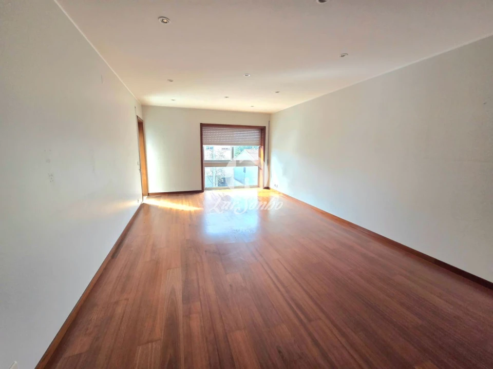 Apartamento T2 para Venda em Cidade da Maia Foto 2