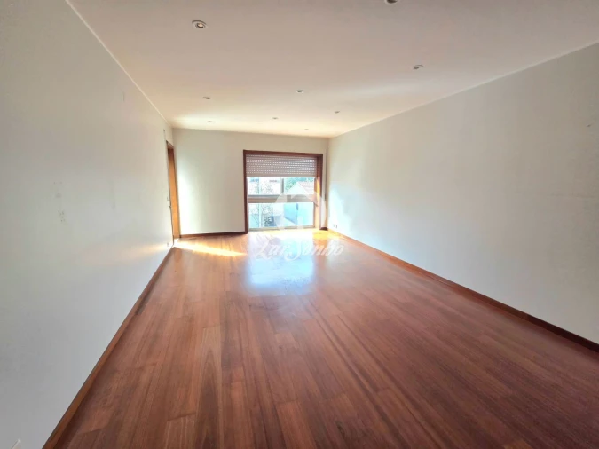 Apartamento T2 para Venda em Cidade da Maia Foto 2
