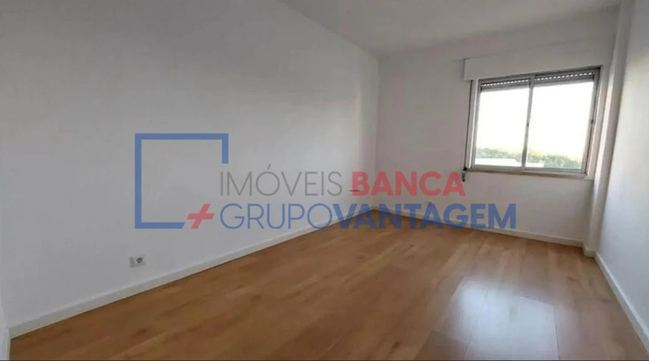 Apartamento T2 para Venda em Rio de Mouro Foto 17