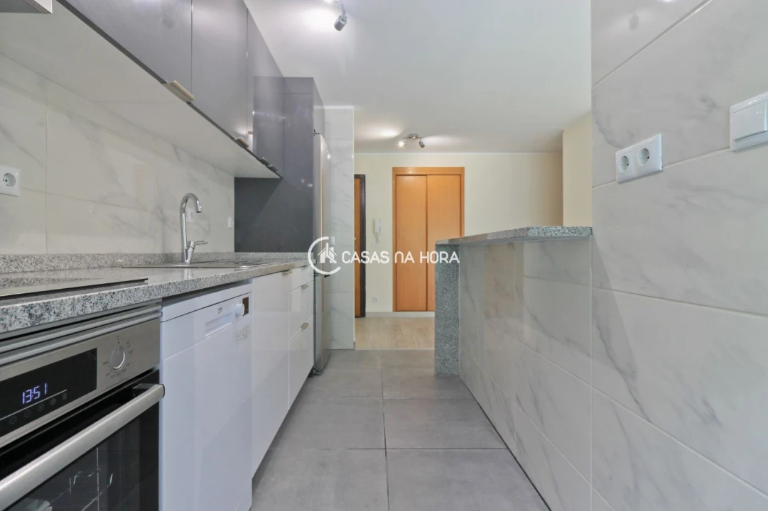 Apartamento T3 para Arrendamento em Cidade da Maia Foto 9