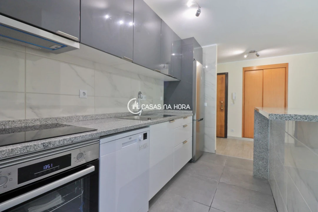 Apartamento T3 para Arrendamento em Cidade da Maia Foto 16