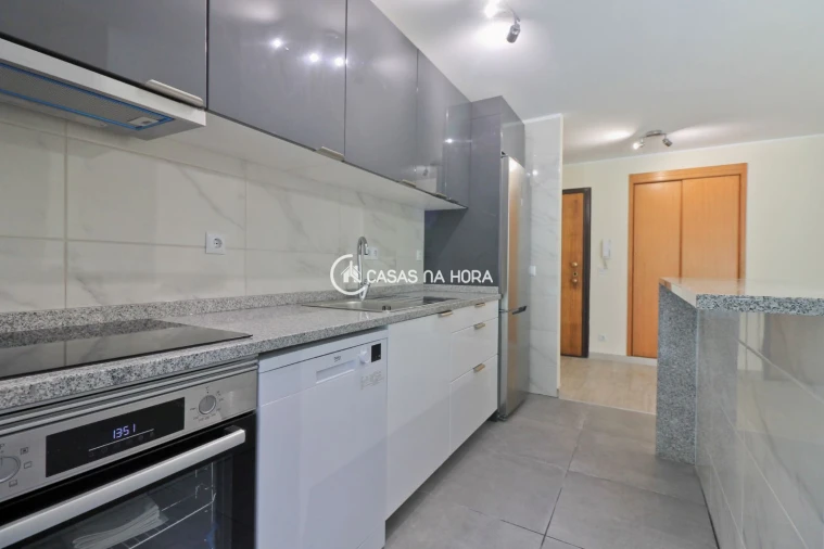 Apartamento T3 para Arrendamento em Cidade da Maia Foto 16