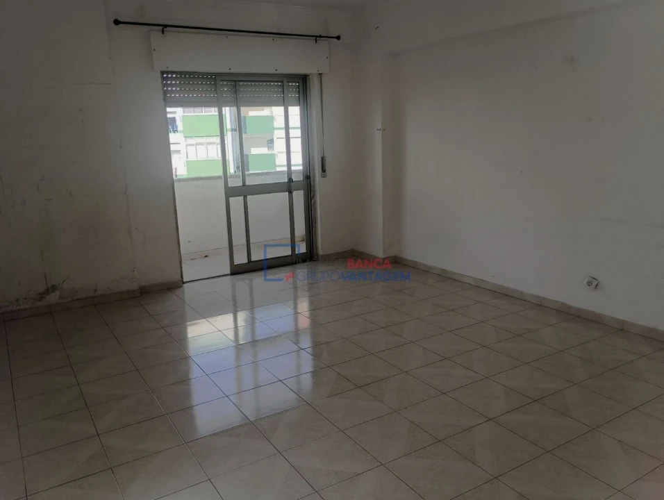 Apartamento T2 para Venda em Agualva e Mira-Sintra Foto 8