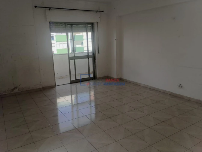 Apartamento T2 para Venda em Agualva e Mira-Sintra Foto 8