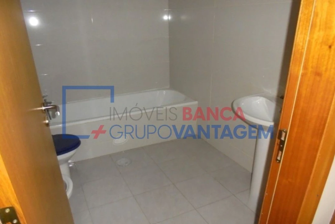 Apartamento T2 para Venda em Canelas Foto 12
