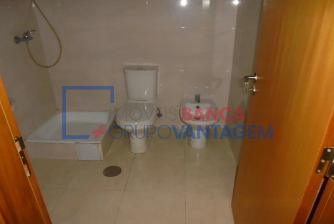 Apartamento T2 para Venda em Canelas Foto 13