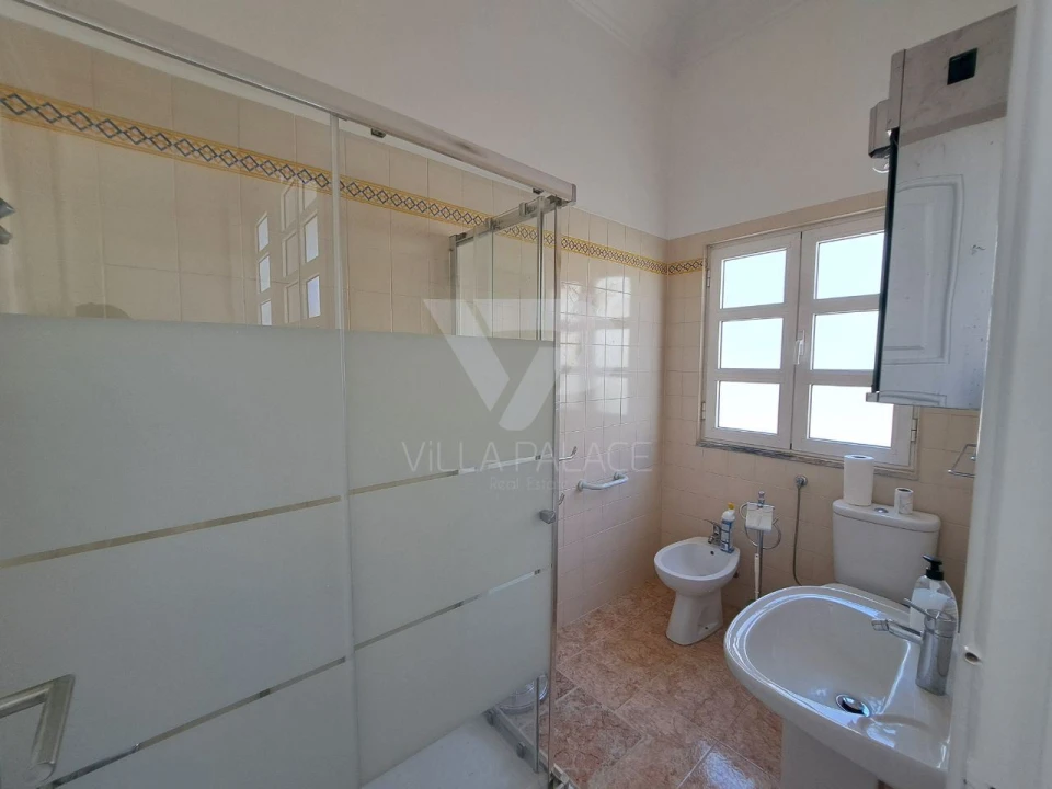 Apartamento T2 para Arrendamento em Campo de Ourique Foto 14