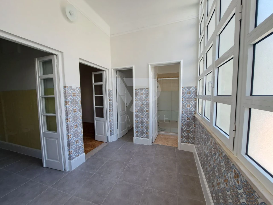 Apartamento T2 para Arrendamento em Campo de Ourique Foto 13