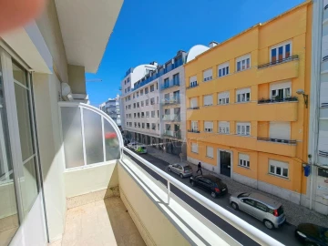 Apartamento T2 para Arrendamento em Campo de Ourique