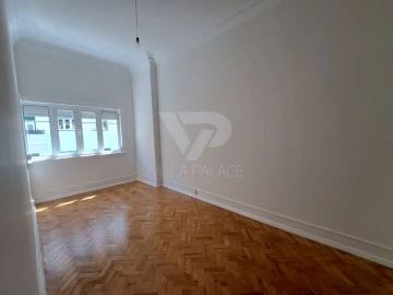 Apartamento T2 para Arrendamento em Campo de Ourique