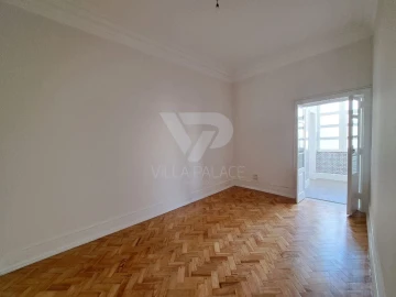 Apartamento T2 para Arrendamento em Campo de Ourique