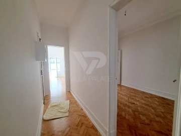 Apartamento T2 para Arrendamento em Campo de Ourique