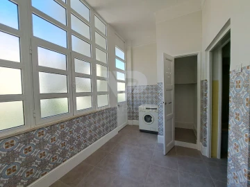 Apartamento T2 para Arrendamento em Campo de Ourique