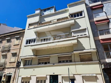 Apartamento T2 para Arrendamento em Campo de Ourique