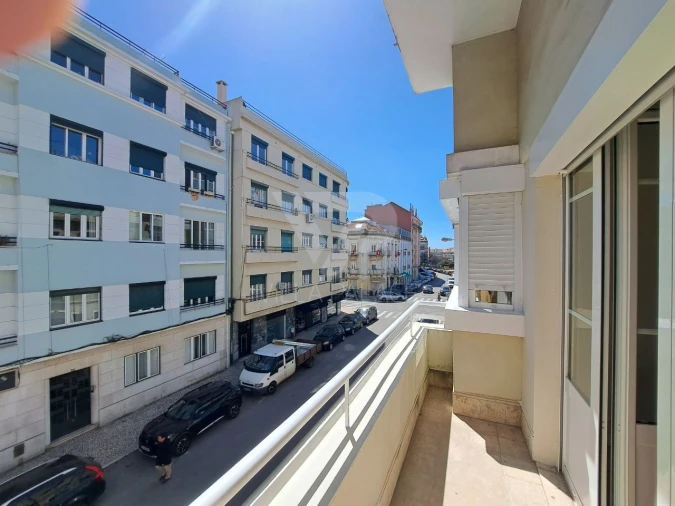 Apartamento T2 para Arrendamento em Campo de Ourique