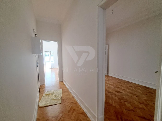 Apartamento T2 para Arrendamento em Campo de Ourique Foto 6