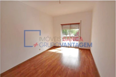 Apartamento T3 para Venda em Baixa da Banheira e Vale da Amoreira