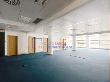 Escritório para Arrendamento em Estrela