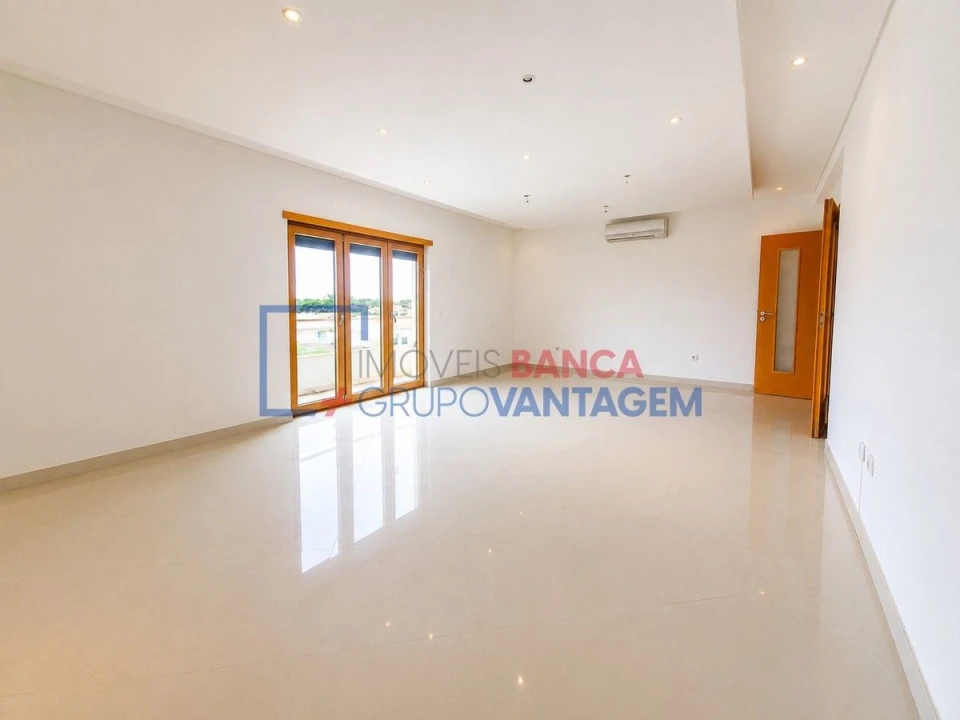 Apartamento T4 para Venda em Pinhal Novo Foto 2