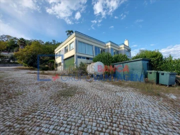 Moradia T3 para Venda em Santiago de Besteiros