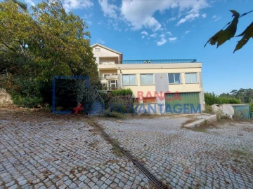 Moradia T3 para Venda em Santiago de Besteiros