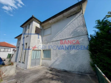 Moradia T3 para Venda em Santiago de Besteiros