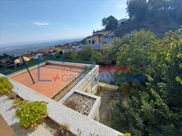 Moradia T3 para Venda em Santiago de Besteiros